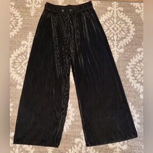 Black Pleated Wide-Leg Pants🖤